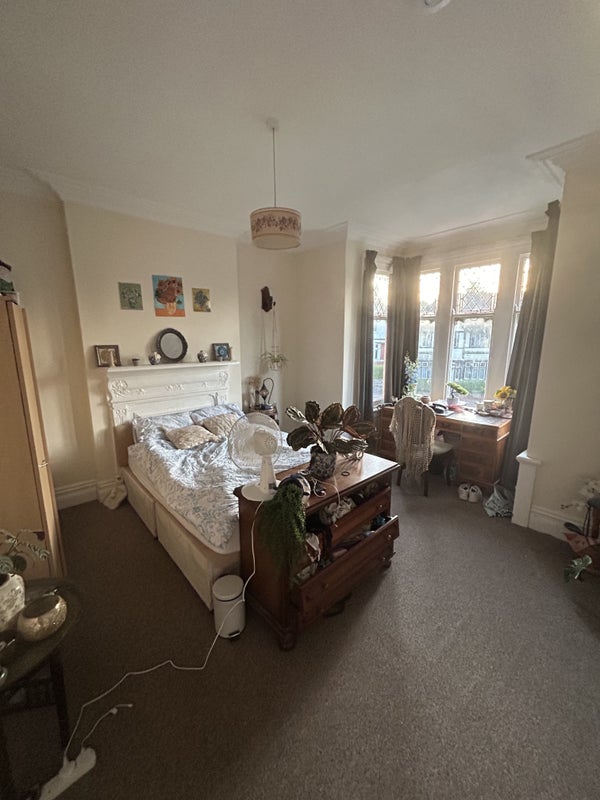 Room Ninian Road in Cardiff