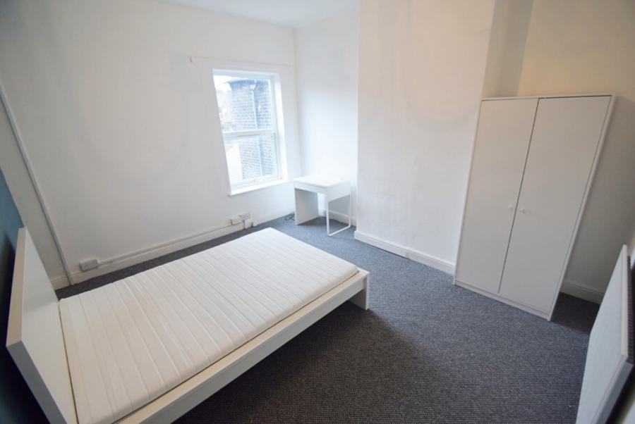 Room Spencer Road in Stoke-on-Trent