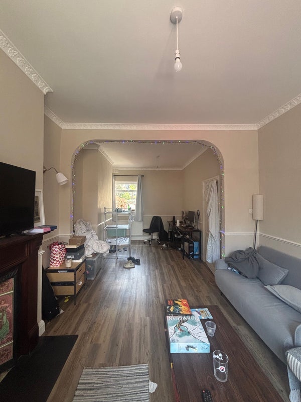 Room Kemsing Road in Greater London
