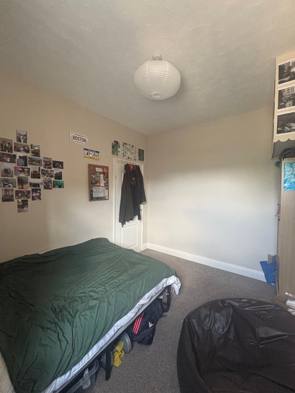 Room Kemsing Road in Greater London