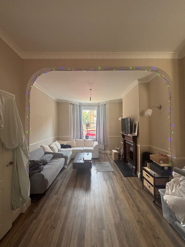 Room Kemsing Road in Greater London