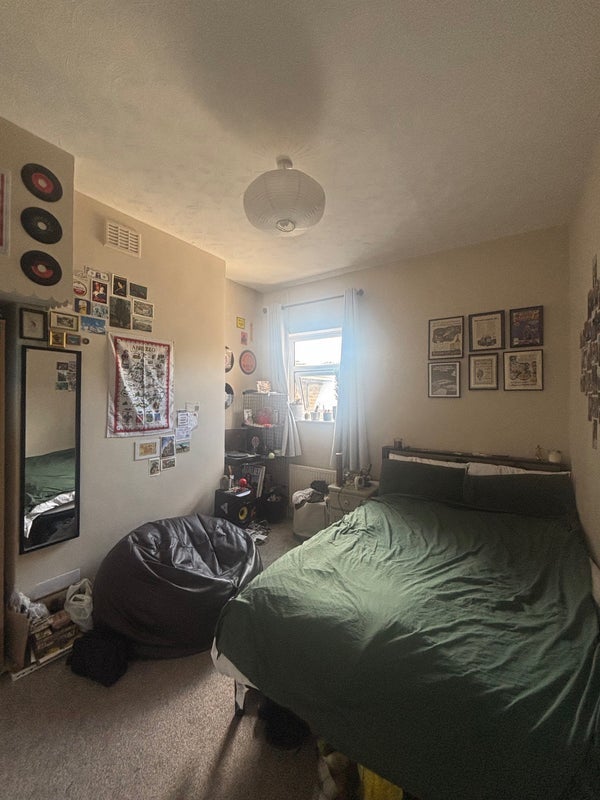 Room Kemsing Road in Greater London