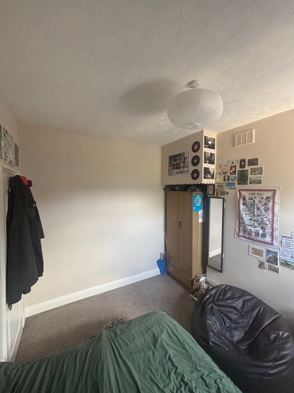 Room Kemsing Road in Greater London