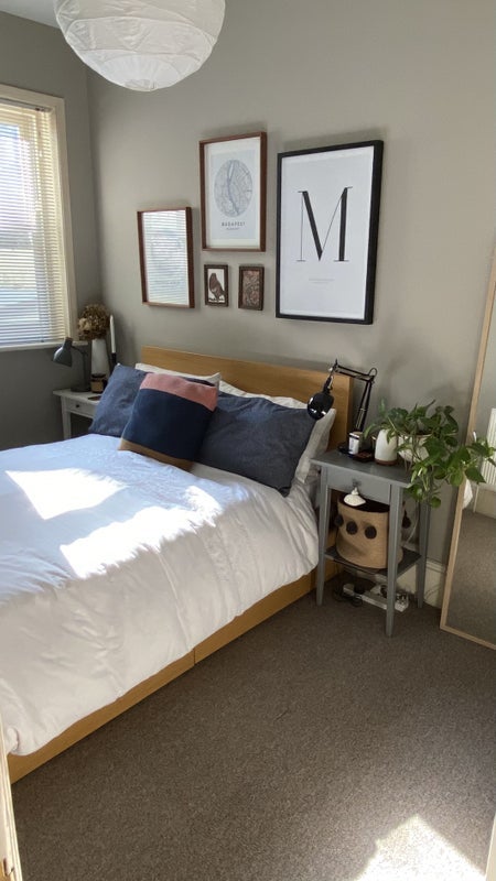 Room Stronsa Road in Greater London