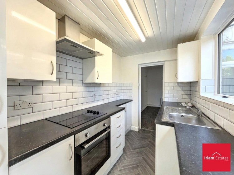 House Moorfield Close in Salford