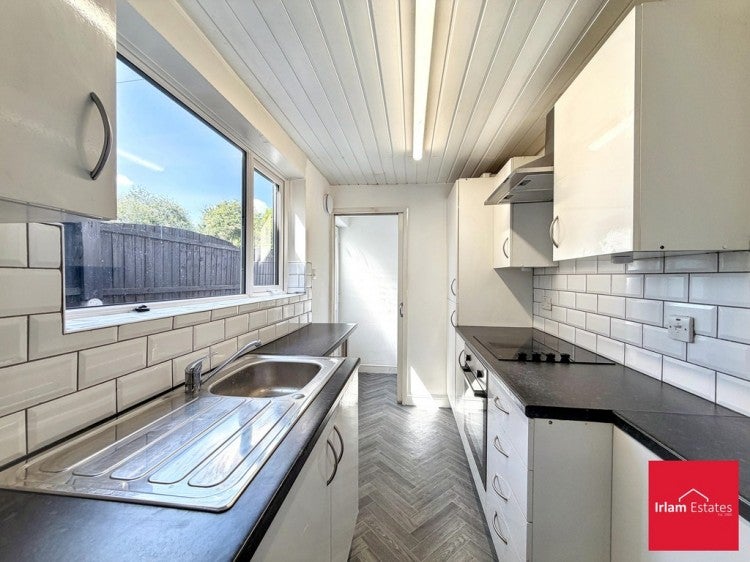 House Moorfield Close in Salford