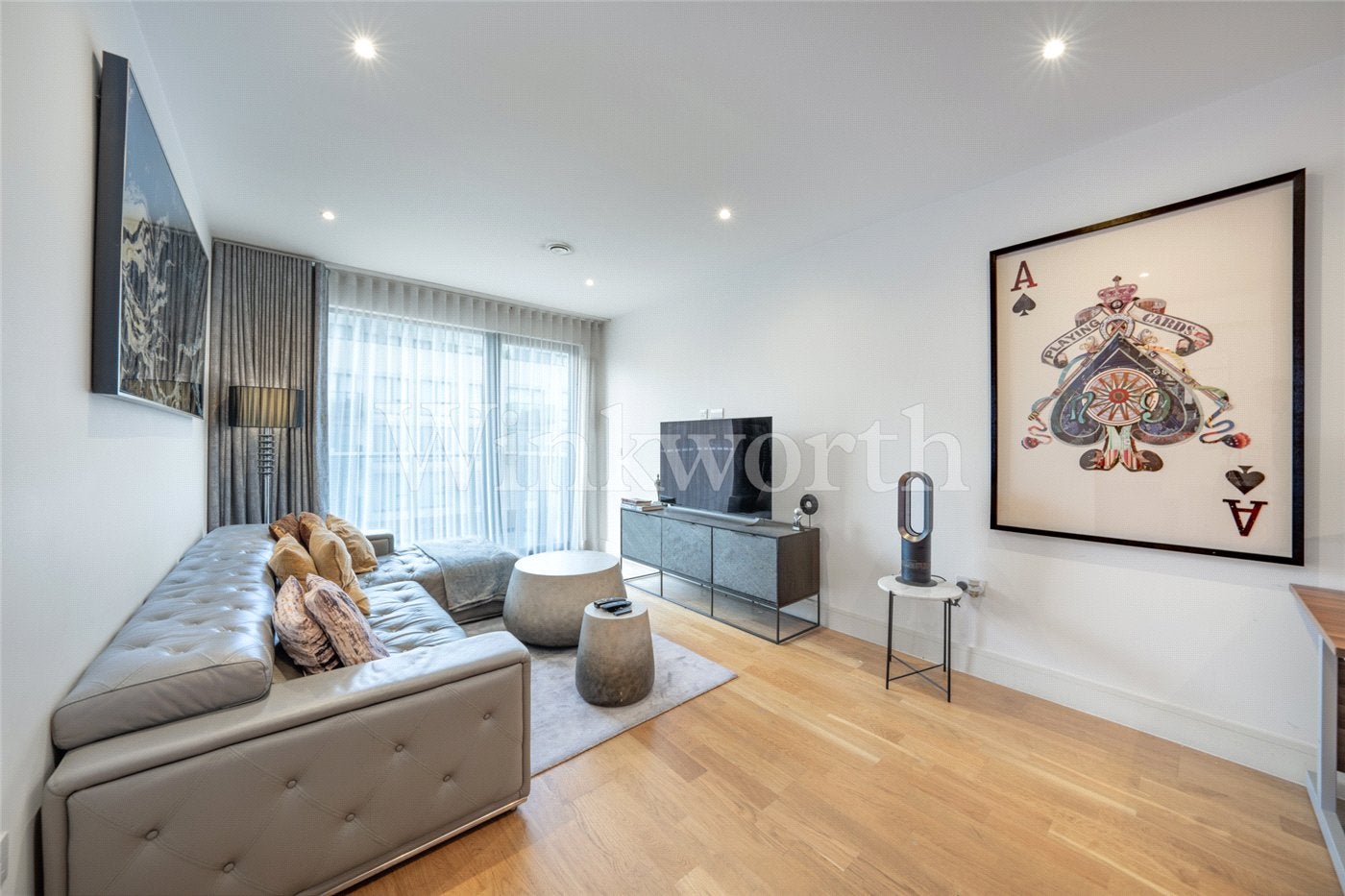 Flat Vale Rise in Greater London