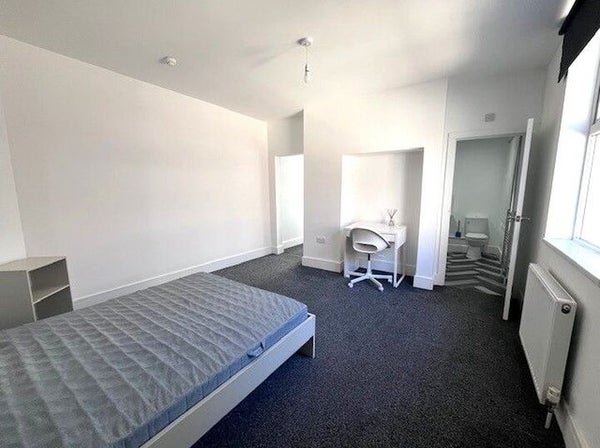 Room Vale View in Newcastle-under-Lyme