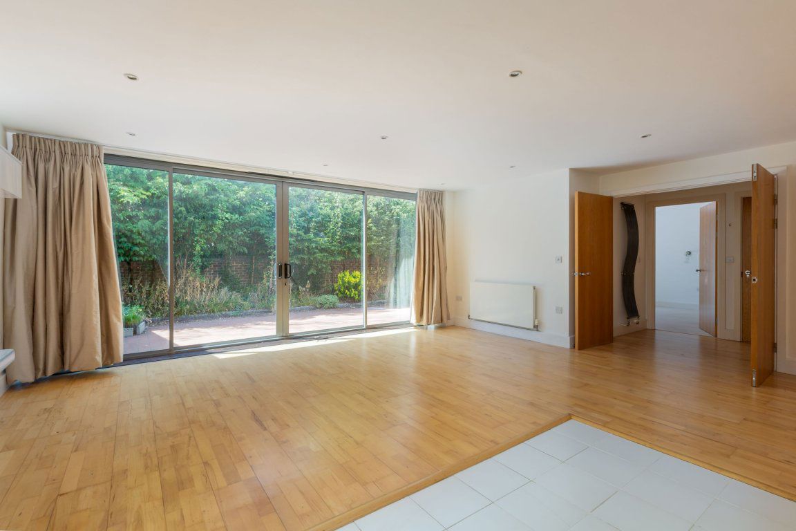 Flat Clarendon Road in Sevenoaks