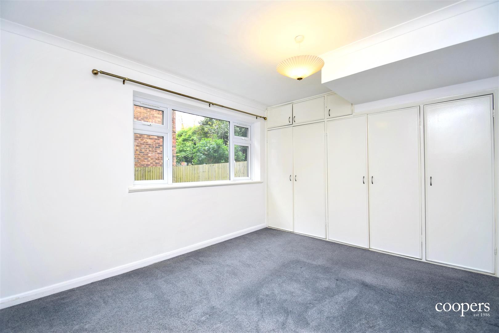 Flat Green Lane in Greater London