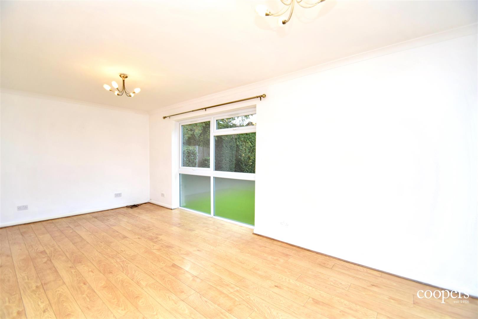 Flat Green Lane in Greater London