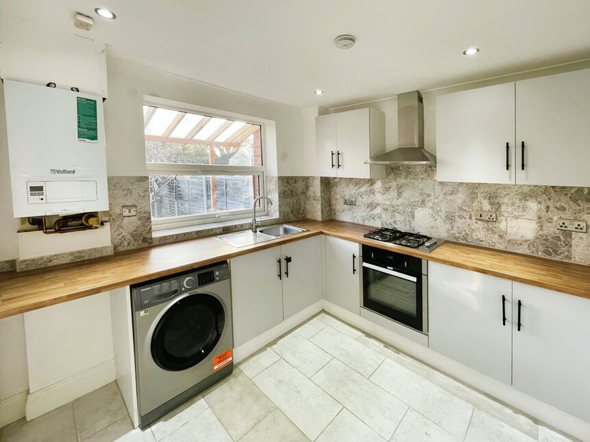 Flat Norfolk Road in Greater London