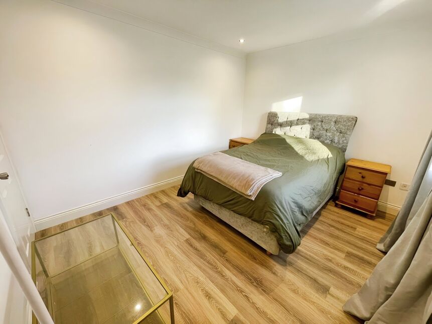 Flat Norfolk Road in Greater London