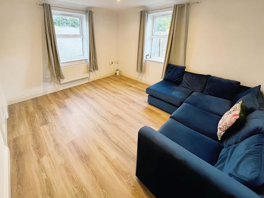 Flat Norfolk Road in Greater London