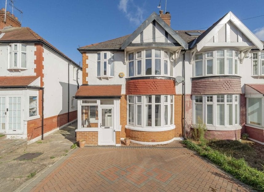 House Hollickwood Avenue in Greater London