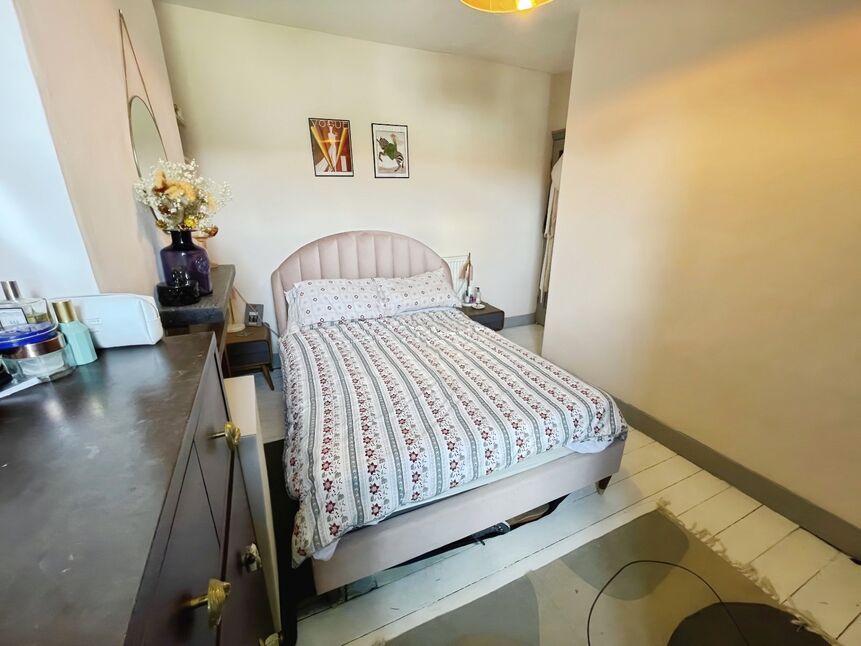 Flat Cambus Road in Greater London