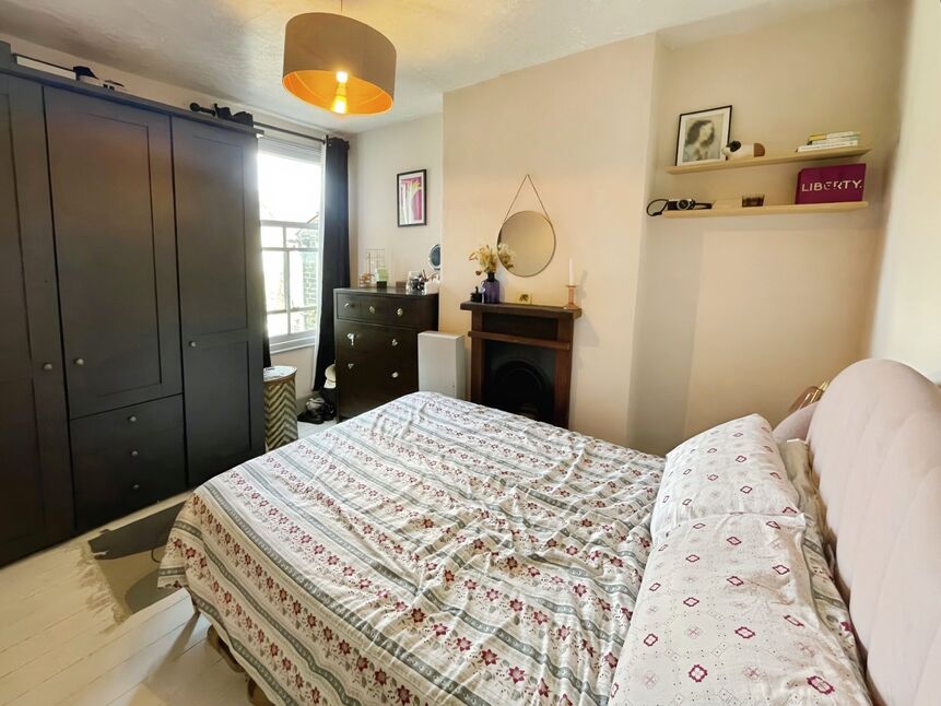 Flat Cambus Road in Greater London