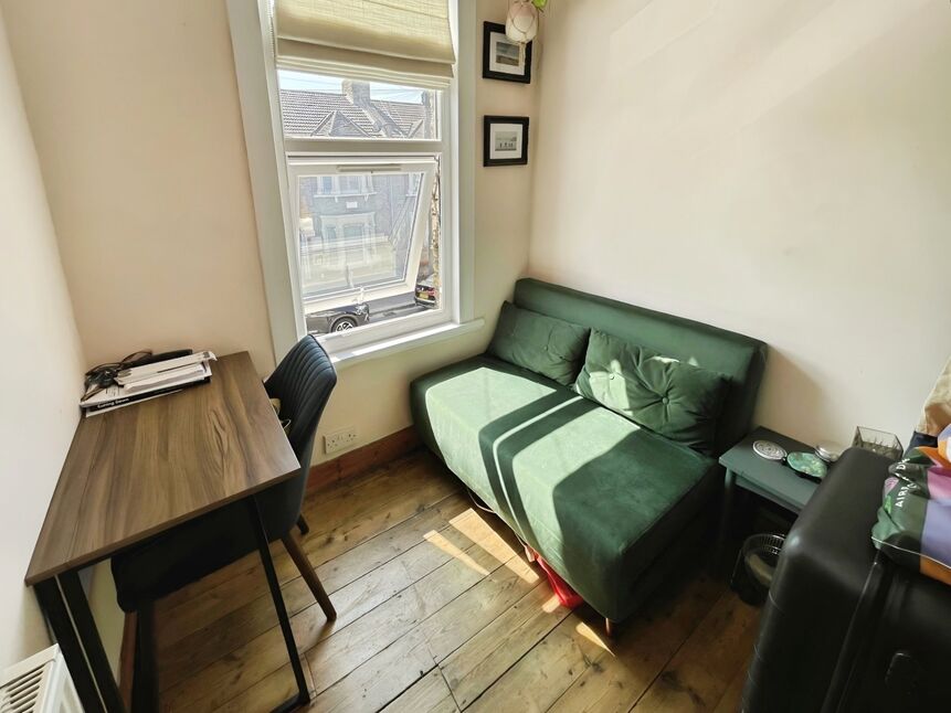 Flat Cambus Road in Greater London