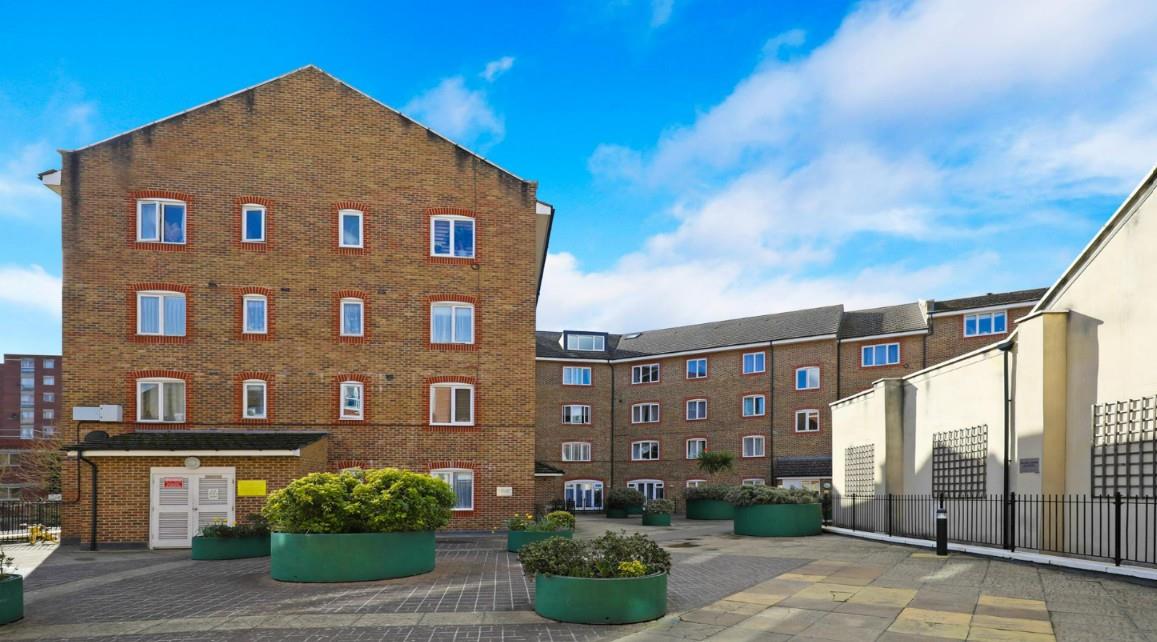 Flat Church Road in Greater London