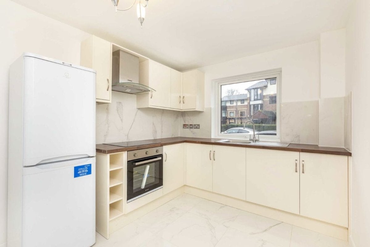 House Barnfield Place in Greater London