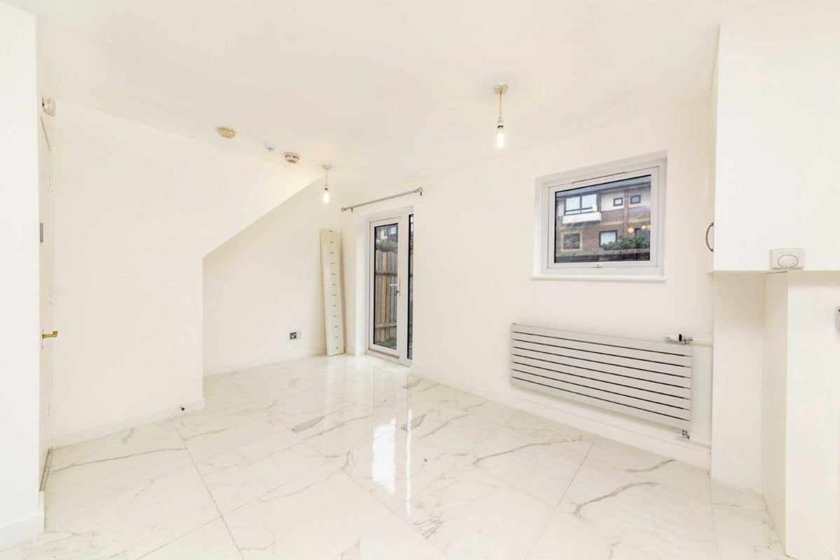 House Barnfield Place in Greater London