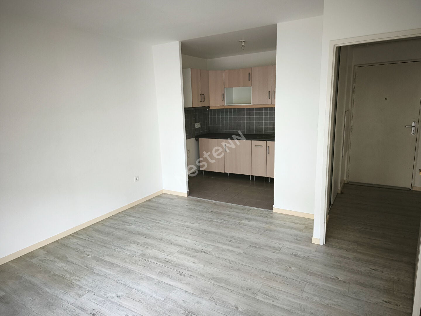 Flat Place Pierre Salvi in Viarmes