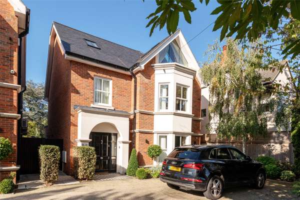 House West Hill Road in Greater London