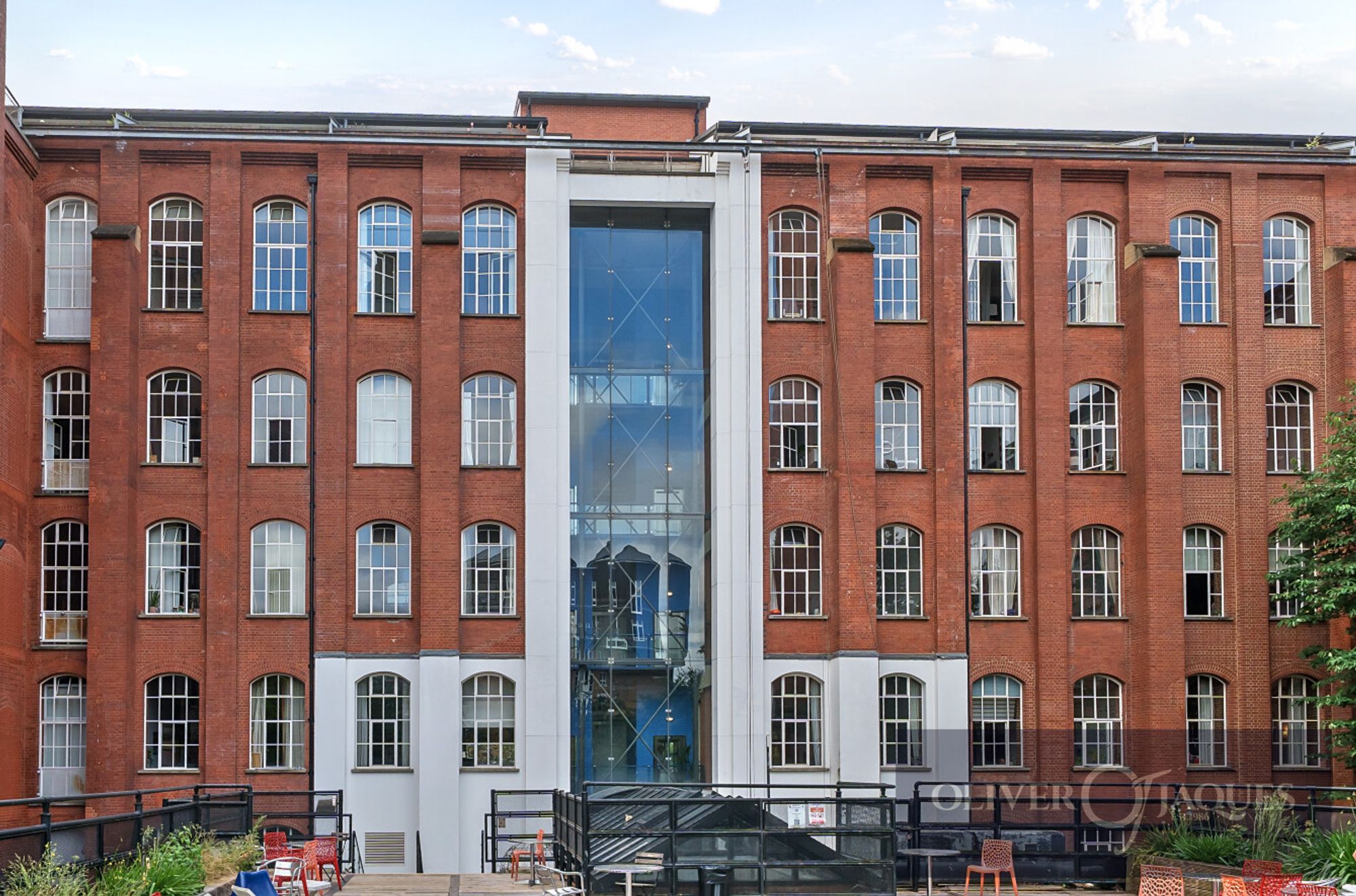 Flat Fairfield Road in Greater London
