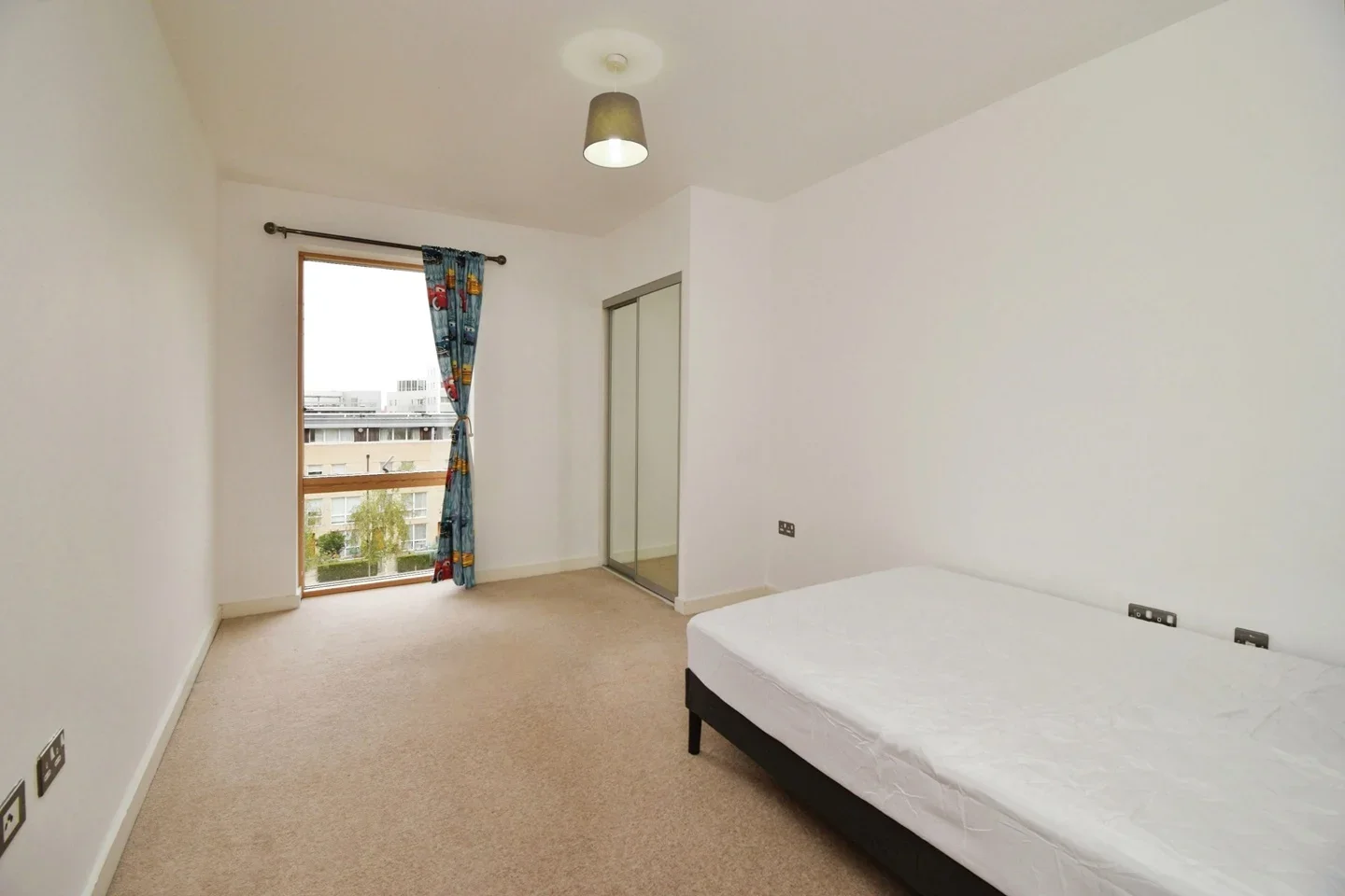 Flat Minnie Baldock Street in Greater London