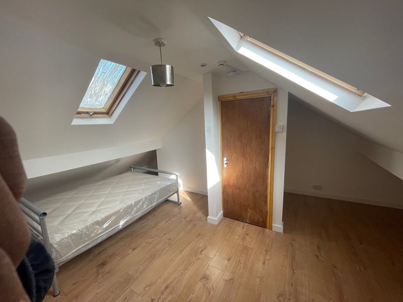 Room Crwys Road in Cardiff