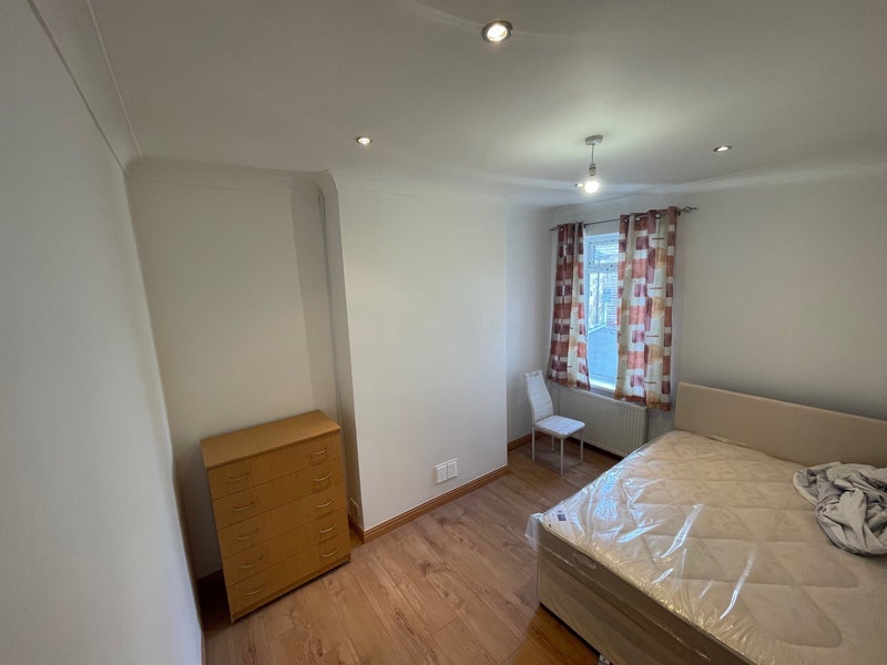 Room Crwys Road in Cardiff