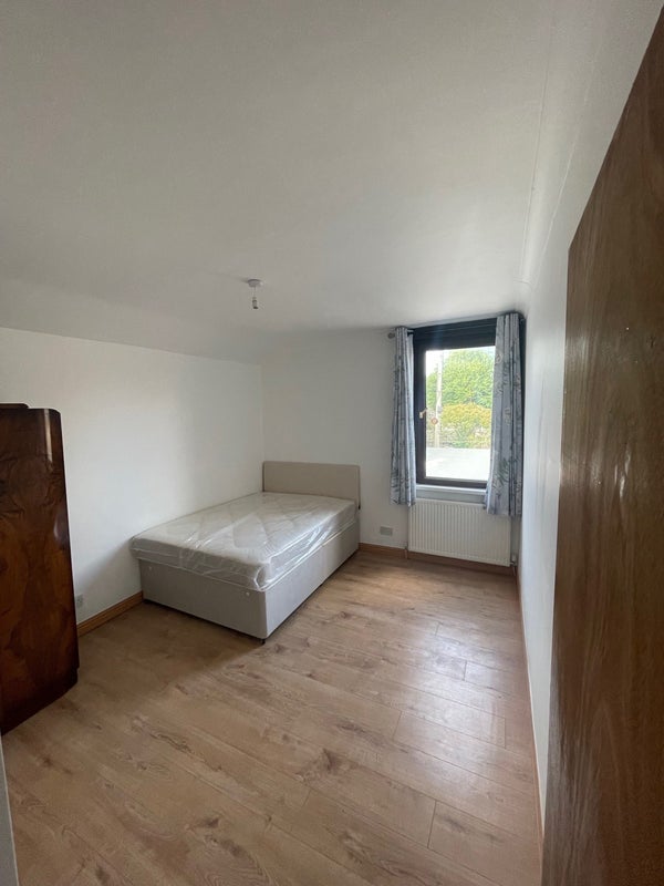 Room Crwys Road in Cardiff