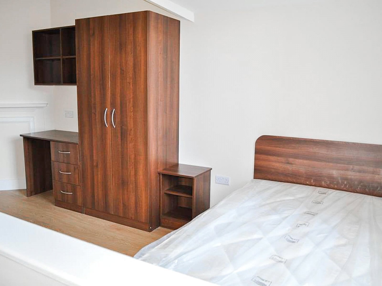 Flat Clarendon Road in Leeds
