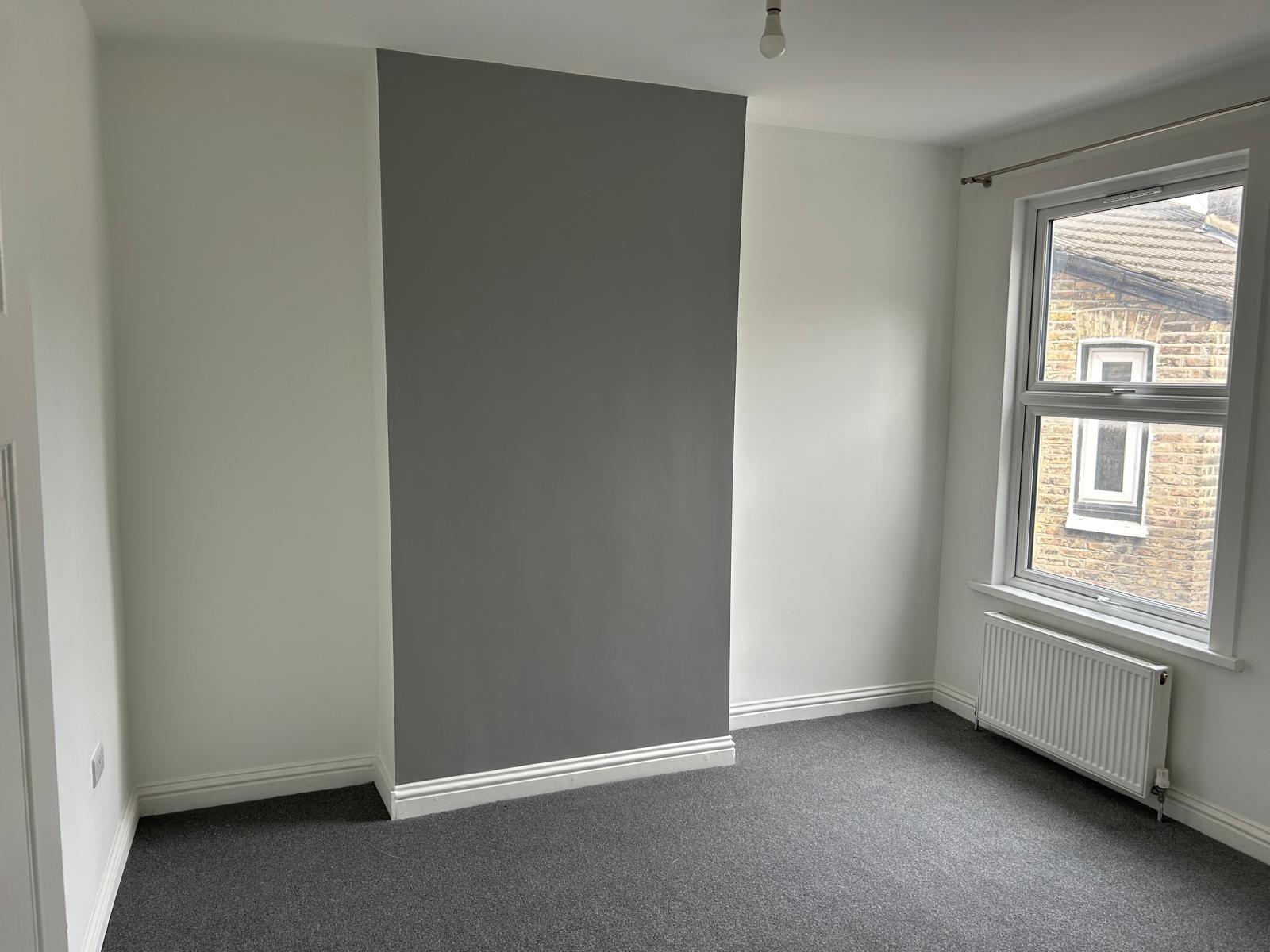 Flat Lawton Road in Greater London