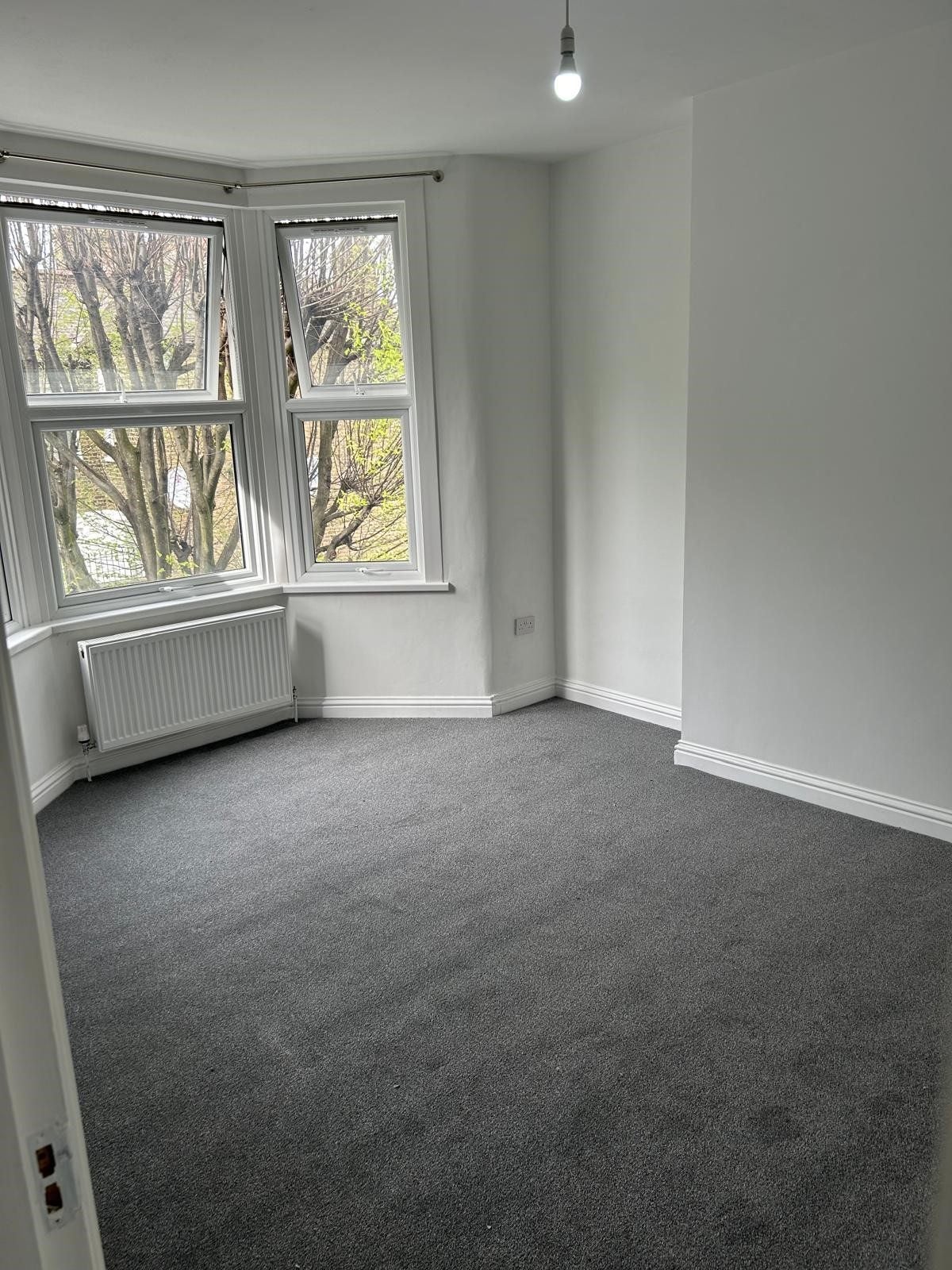 Flat Lawton Road in Greater London
