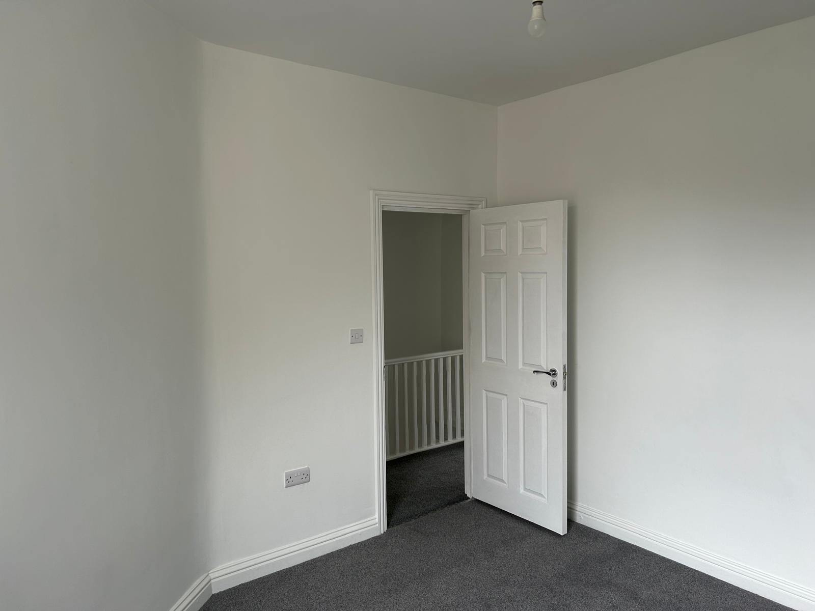 Flat Lawton Road in Greater London