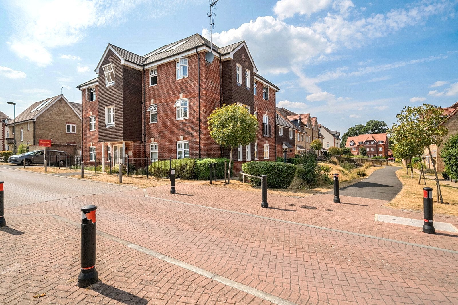 Flat Gomer Road in Surrey Heath