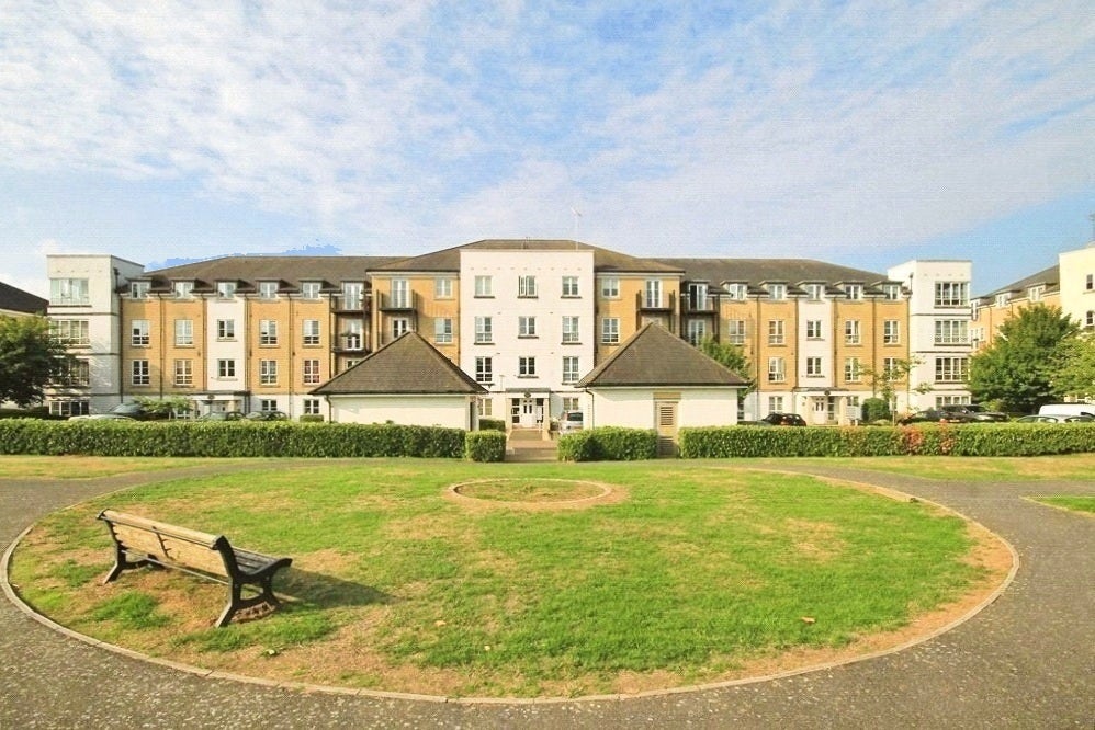 Flat Tudor Way in Woking