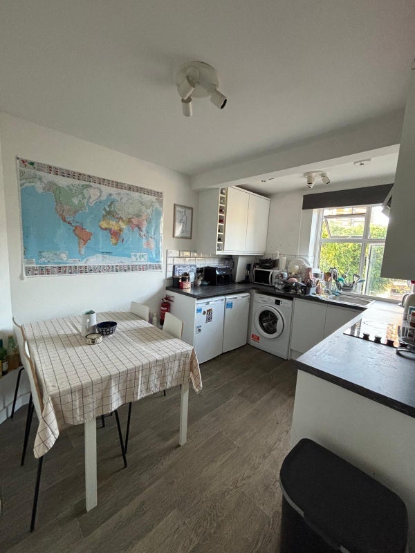 Room Long Lane in Greater London