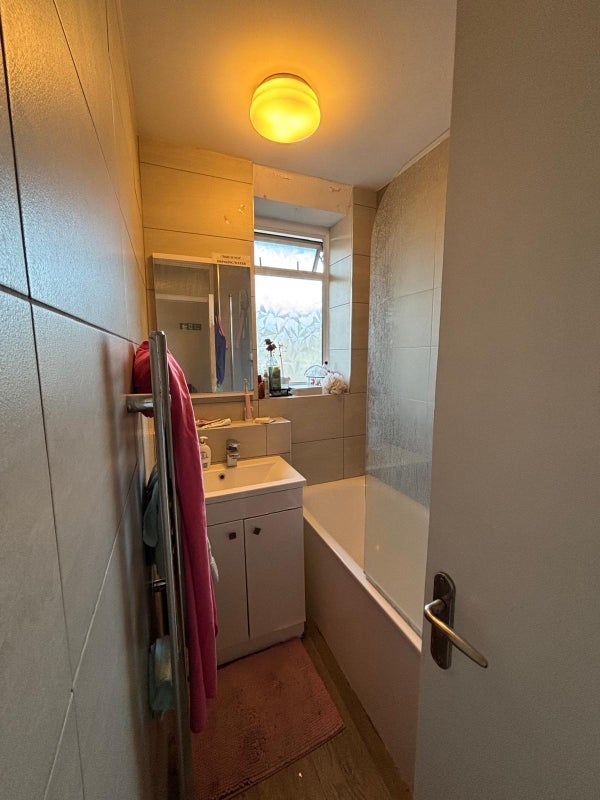 Room Long Lane in Greater London