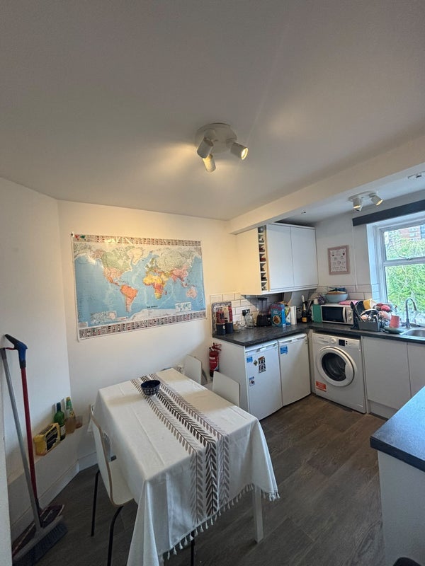Room Long Lane in Greater London