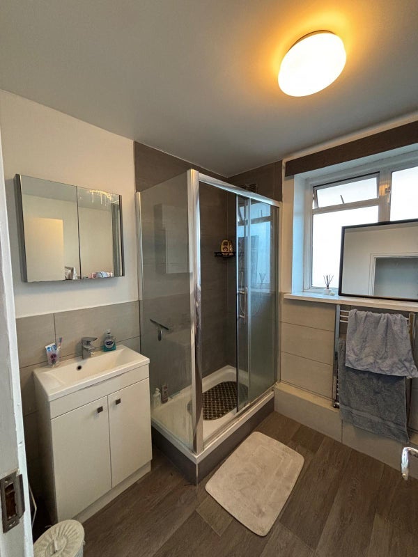 Room Long Lane in Greater London