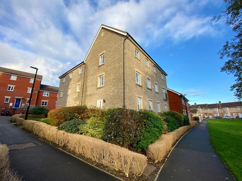 Flat Snowberry Walk in Bristol