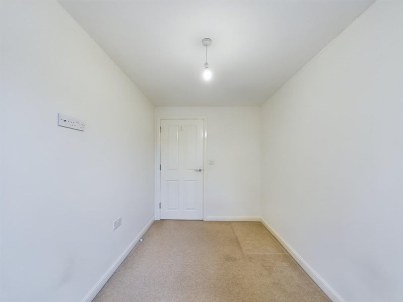 Flat Snowberry Walk in Bristol