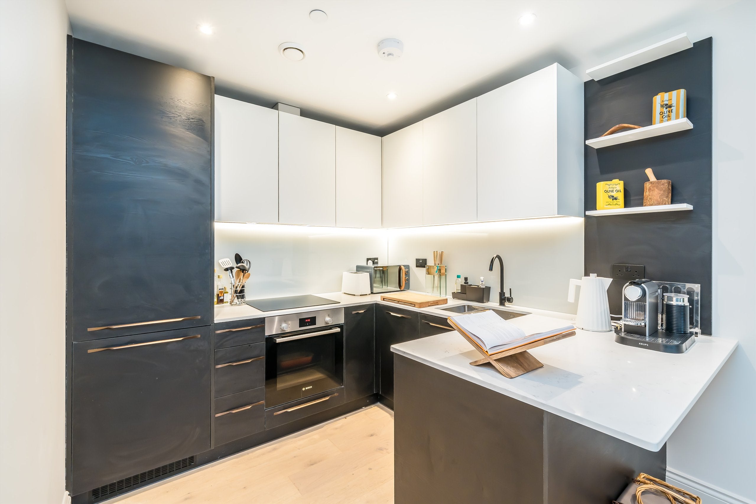 Flat Brixton Hill Place in Greater London
