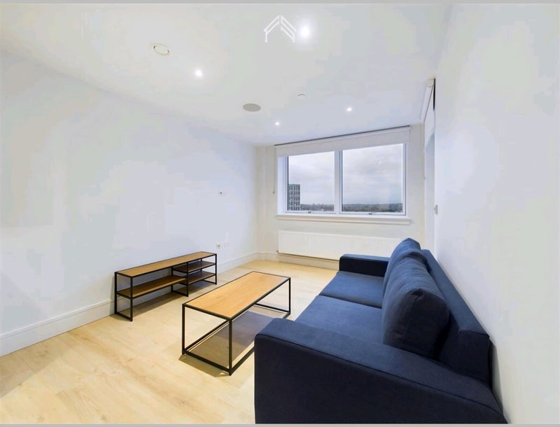 Room North End Road in Greater London