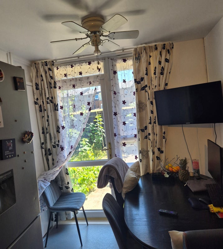 Room Wivenhoe Close in Greater London
