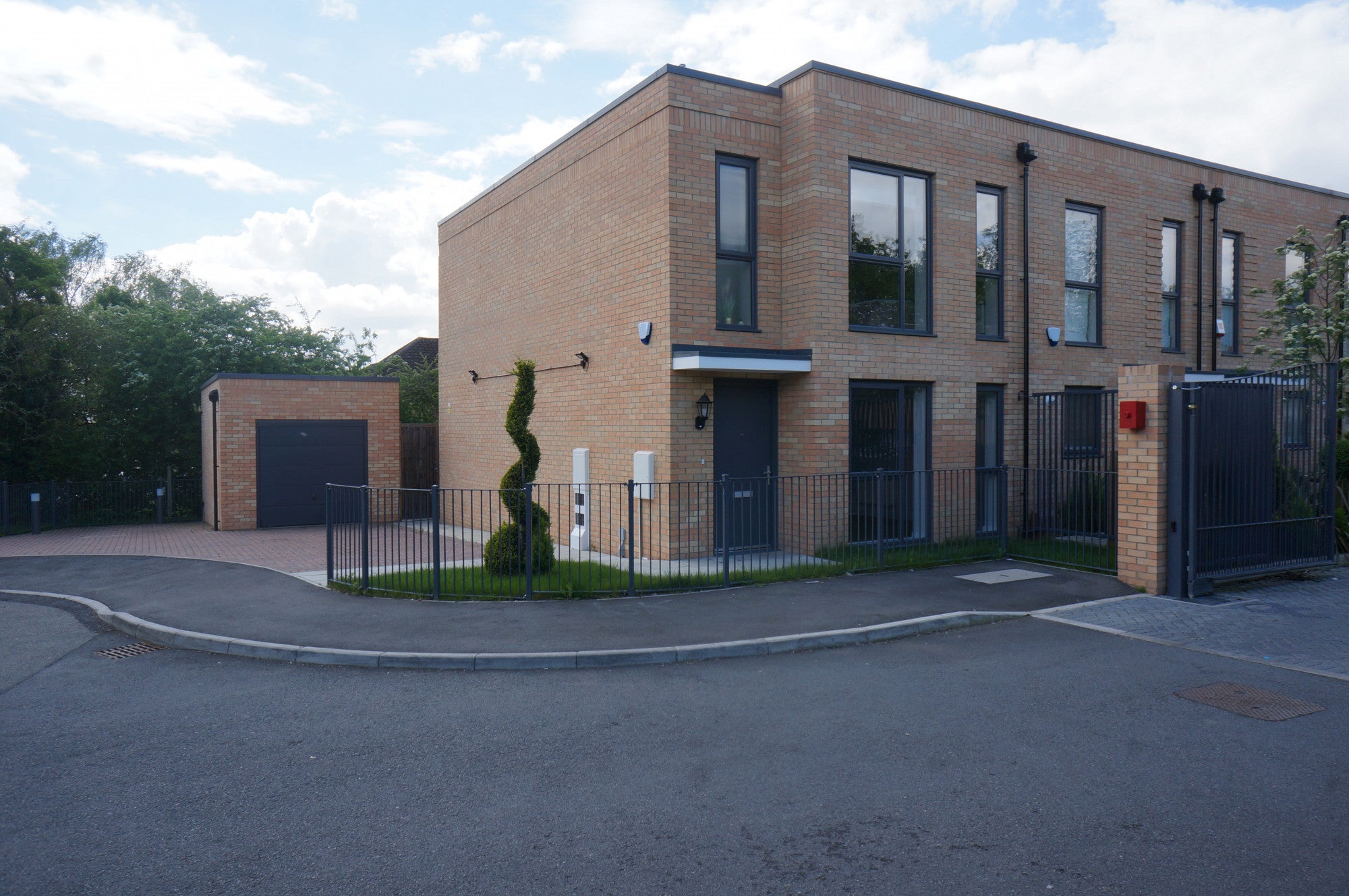 House Curton Close in Greater London