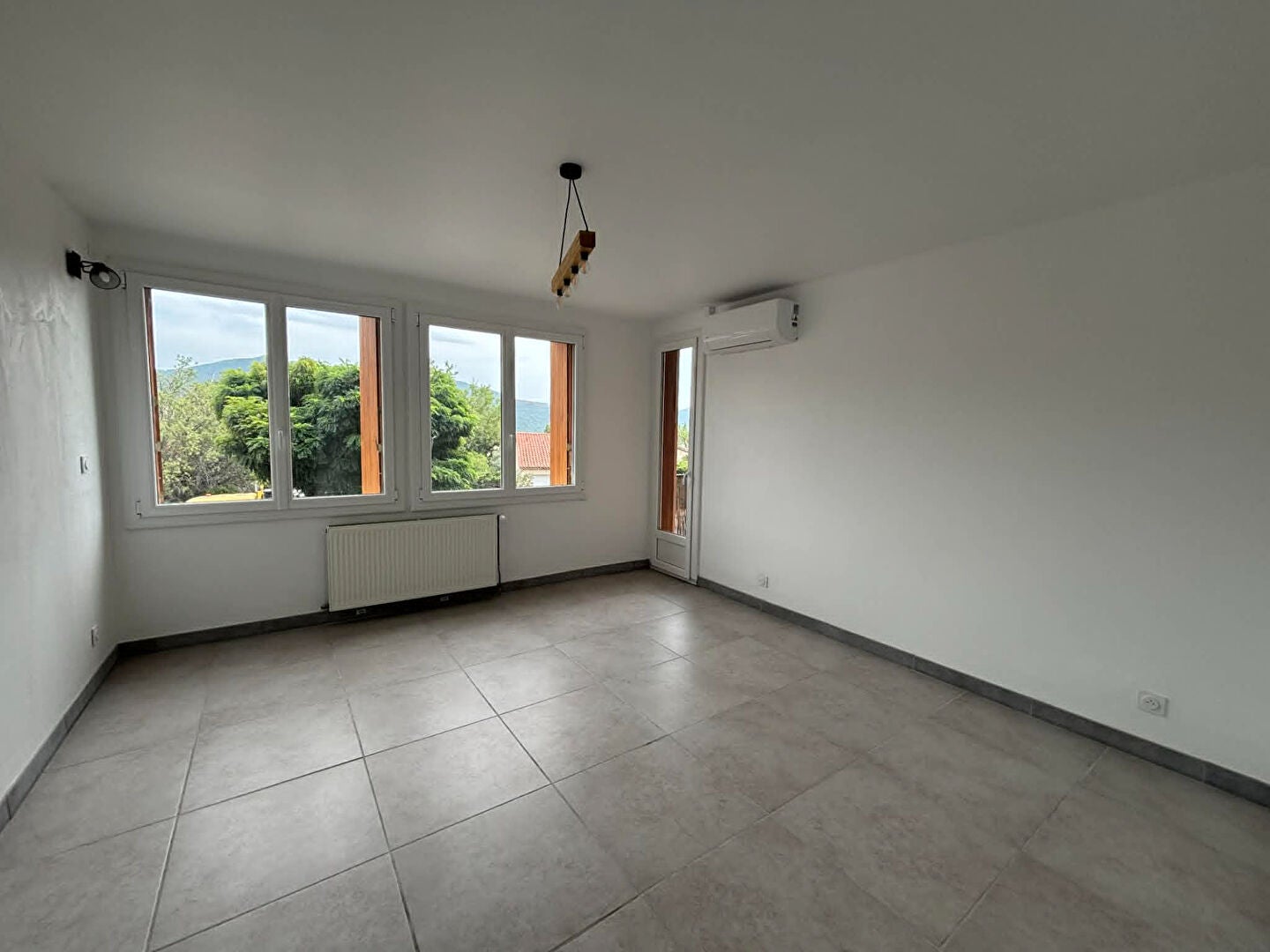 Appartement Avenue Camille Saint-Saëns à Château-Arnoux-Saint-Auban