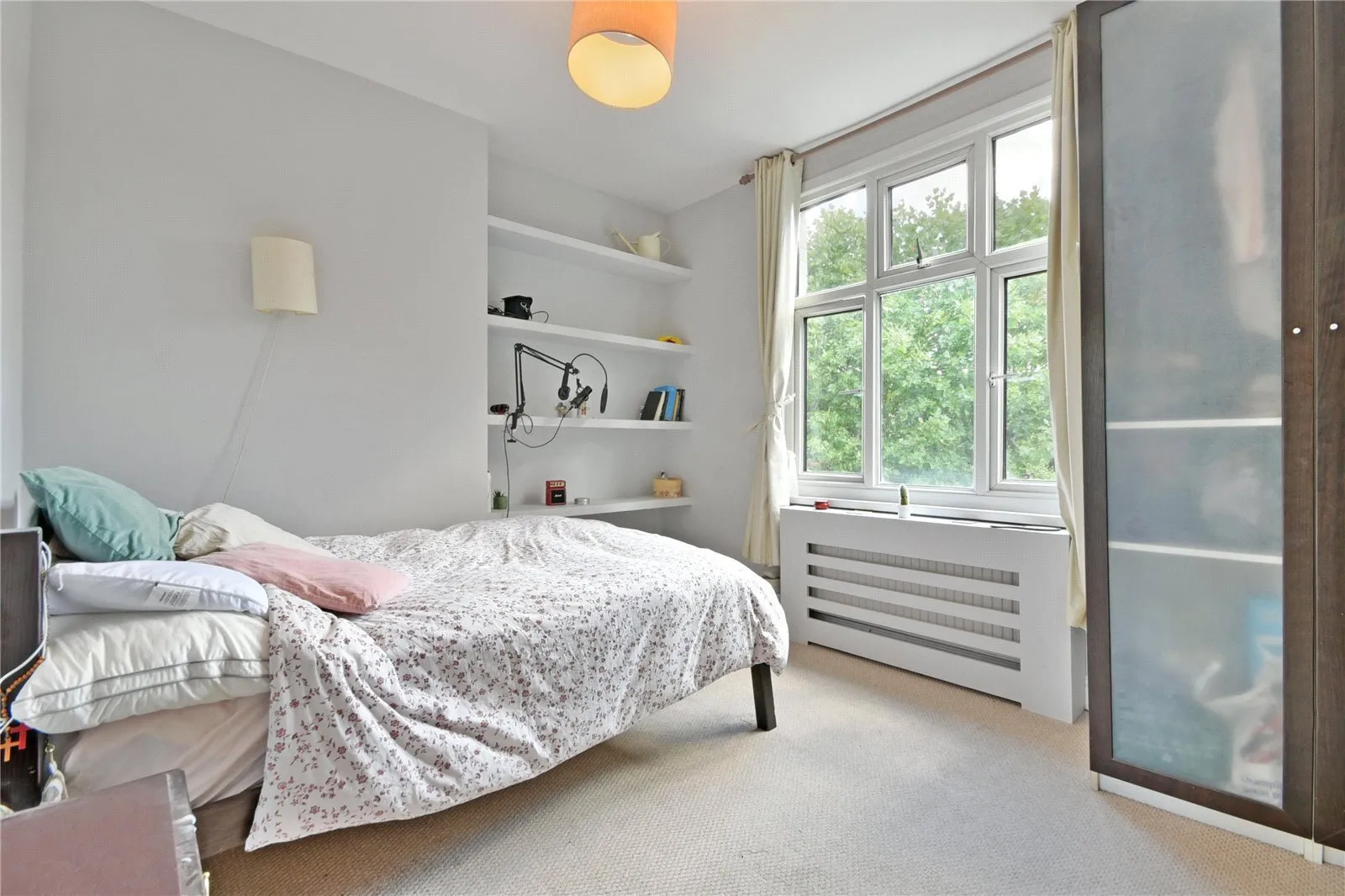 Flat Chatsworth Road in Greater London